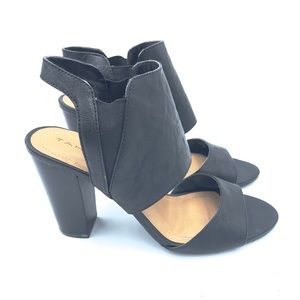 Tahari Black Leather Open Toe Sandals with Block Heel.